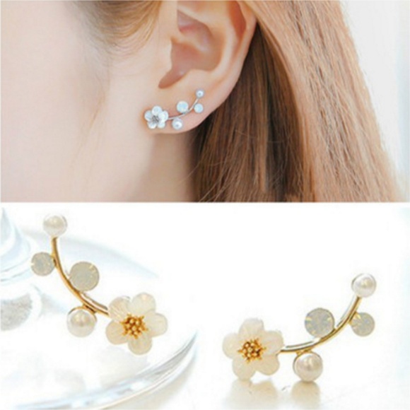 Jewelry - NEW flower stud earrings